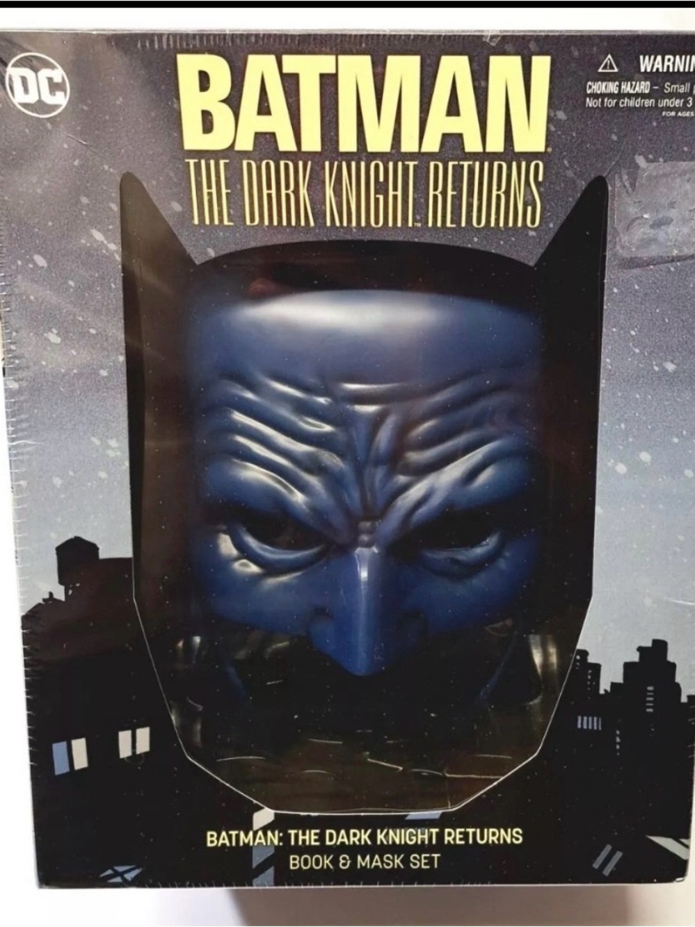 Batman The Dark Knight Returns Graphic Novel & Mask Set- DC Comics- New Sealed